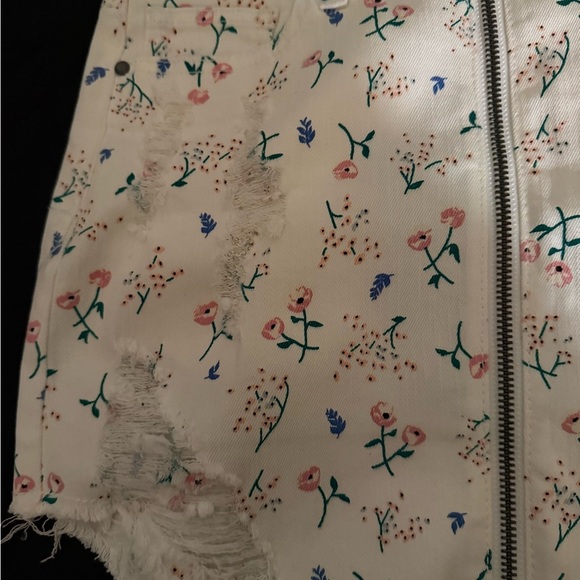Tinseltown Floral White Mini Skirt - Picture 2 of 6